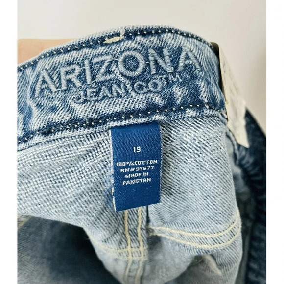 Arizona Jean Co Denim Shorts Blanket Patchwork Sz 19 Raw Hem Distressed NWT - Picture 7 of 15